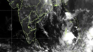 అండమాన్ సముద్రం, ఆంధ్రప్రదేశ్ తీరం మీద మేఘాలను చూపుతున్న ఉపగ్రహ చిత్రం
