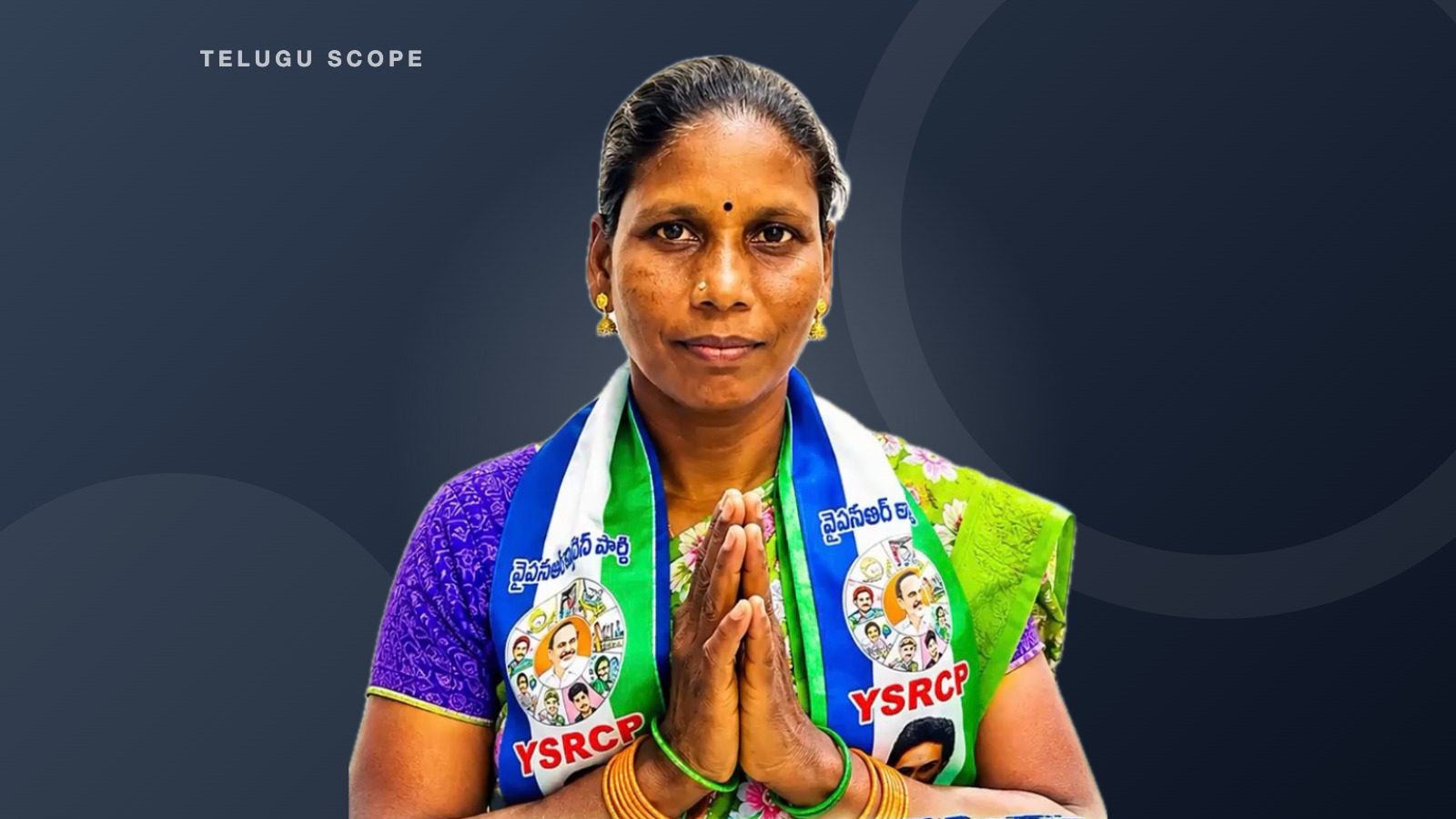 పార్టీ కండువాతో చేతులు జోడించి నమస్కరిస్తున్న మహిళా అభ్యర్థి